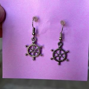 Wagon wheel silver earrings